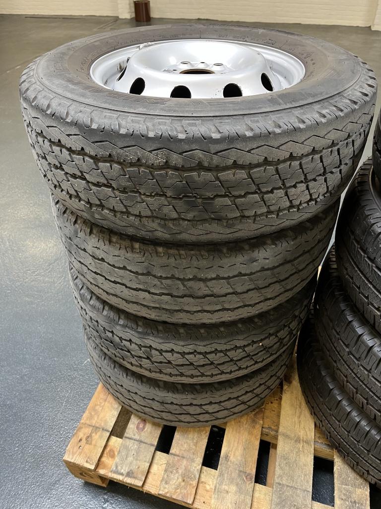 Set Velgen + Banden Bridgestone Duravis 5x118, Auto-onderdelen, Banden en Velgen, Banden en Velgen, Zomerbanden, 15 inch, 215 mm