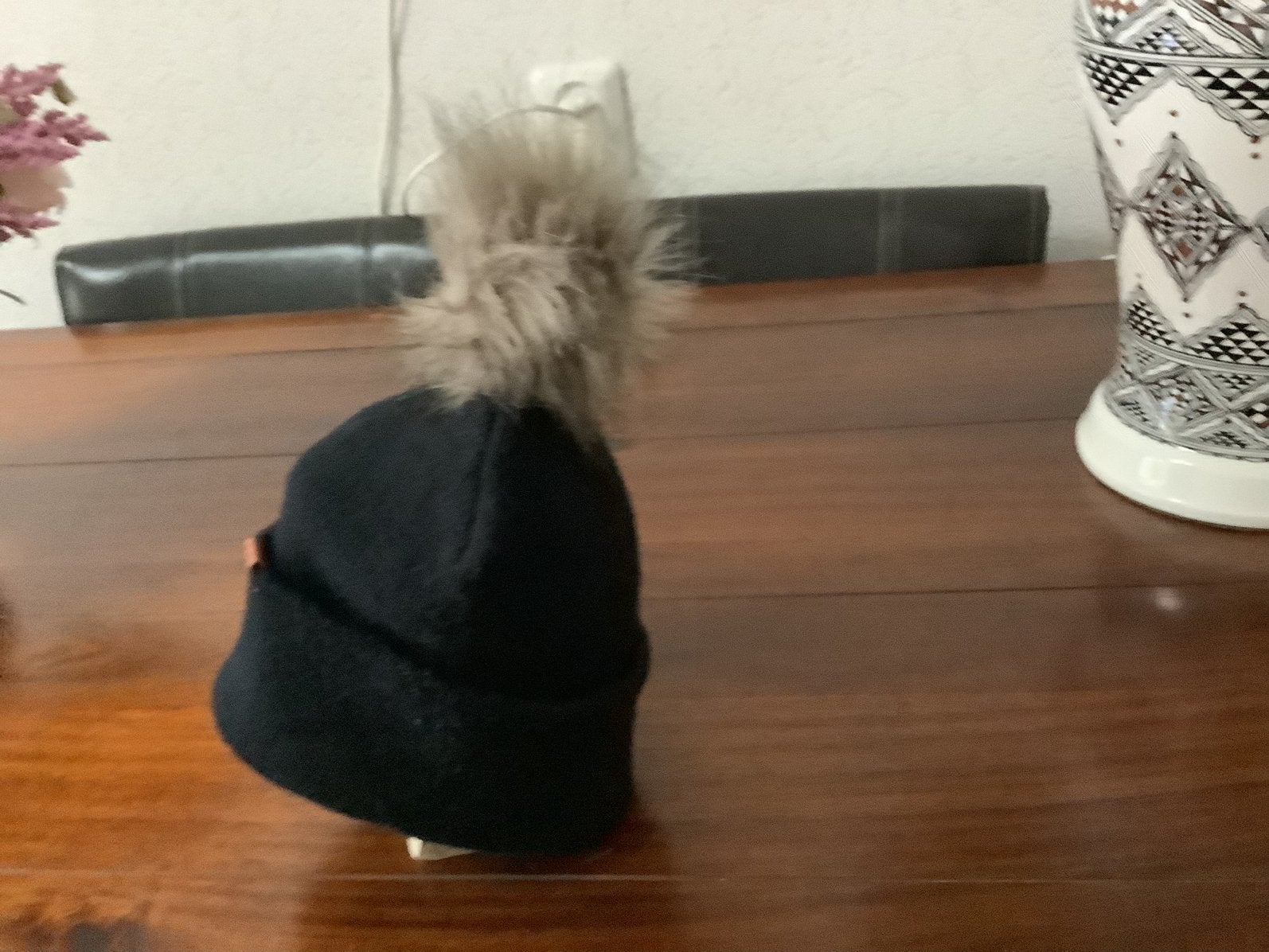 Muts.      Zwart.        met pompom.       Nieuw., Verzenden, Nieuw, Muts