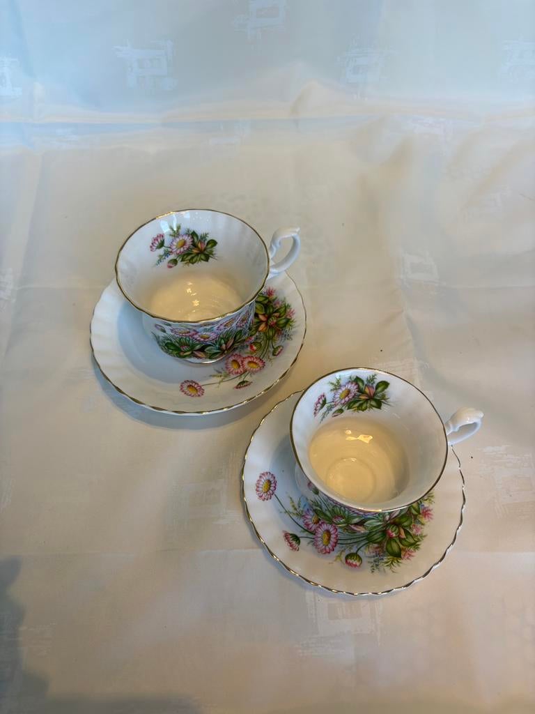 Bone china Richmond, Verzamelen, Porselein, Kristal en Bestek, Ophalen, Gebruikt, Porselein, Kop en/of schotel