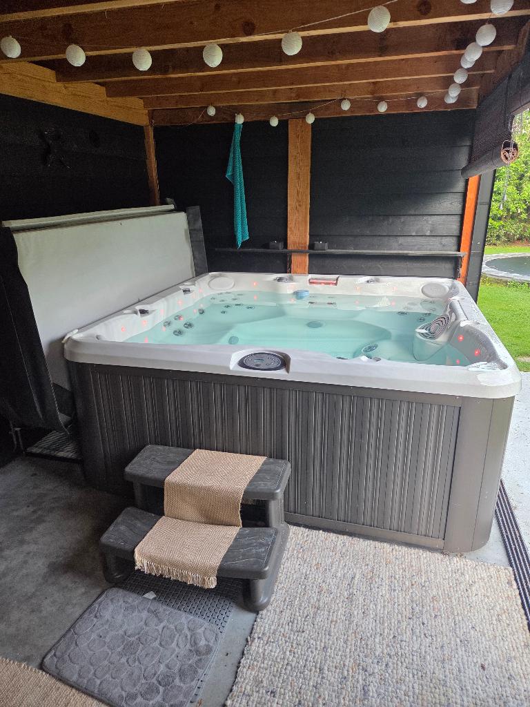 Jacuzzi, Ophalen, Zo goed als nieuw