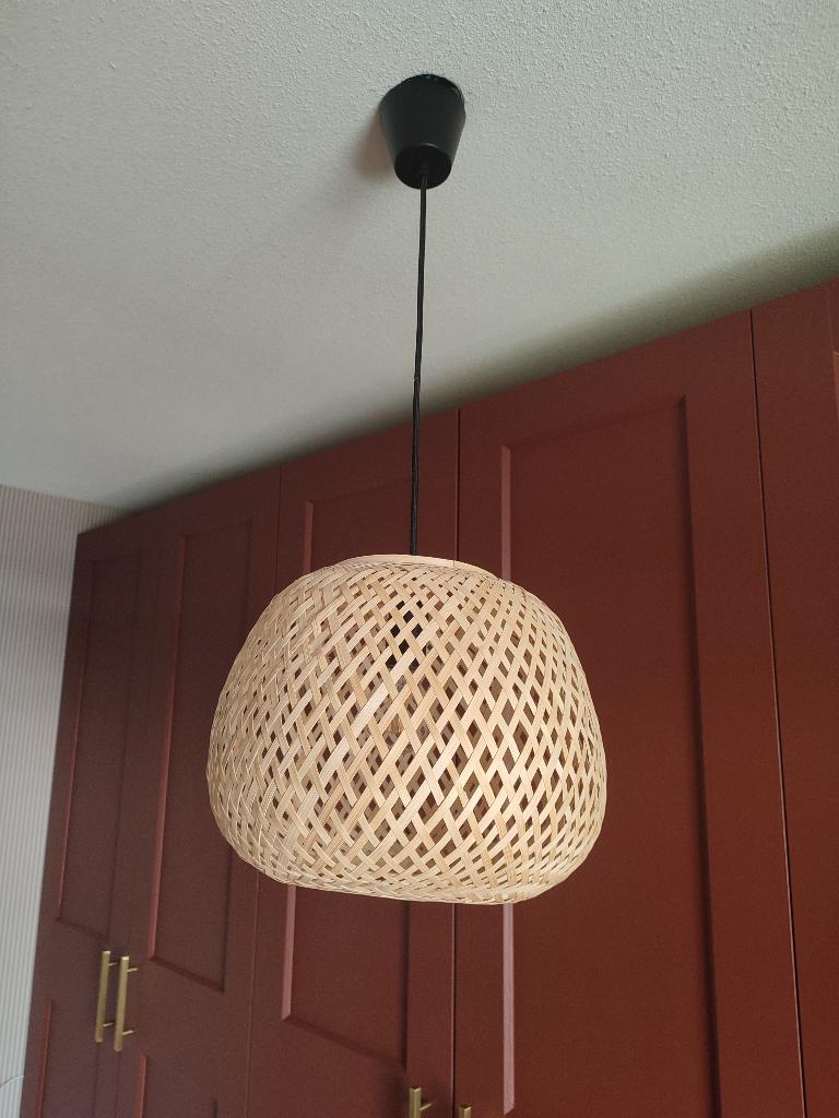 Rieten / bamboe hanglamp Jysk SIGVARD, Overige materialen, Ophalen of Verzenden, Zo goed als nieuw, Bamboe riet zeegras Ibiza landelijk Sissy-Boy Loods 5
