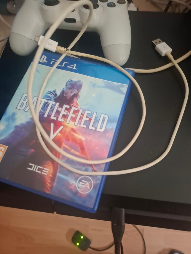 Bieden.  Ps4 1 TB met contoller en battlefield v, Gebruikt, Vanaf 18 jaar, Shooter, 1 speler