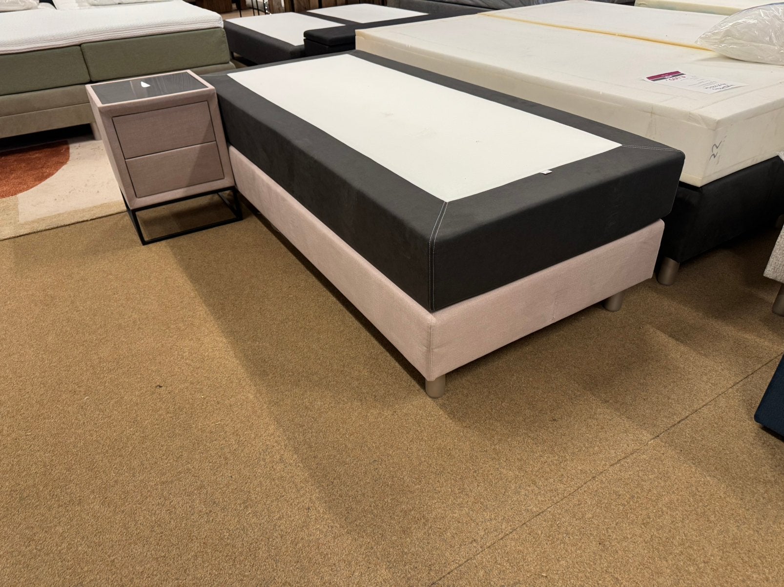 Boxspring + Nachtkasje €149,-  Rose stof Direct/Leverbaar, Ophalen, 90 cm, Eenpersoons, #Boxspring#90#Nachtkastje#Roze#1-Persoons