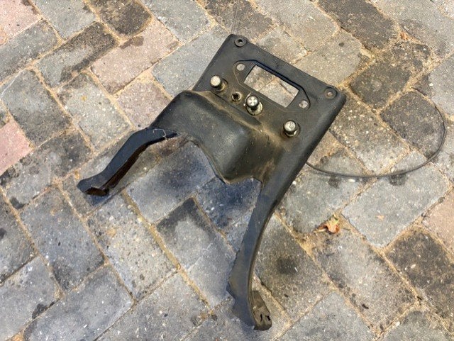 Triumph TR4A-5-6-250 radio/ versnellingspook console, Ophalen