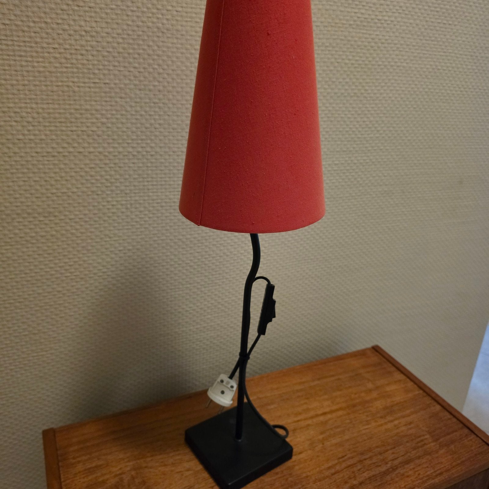 Vintage IKEA Tafellamp Zwart Metaal Oranje Rode Kap, Ophalen of Verzenden, Batterij