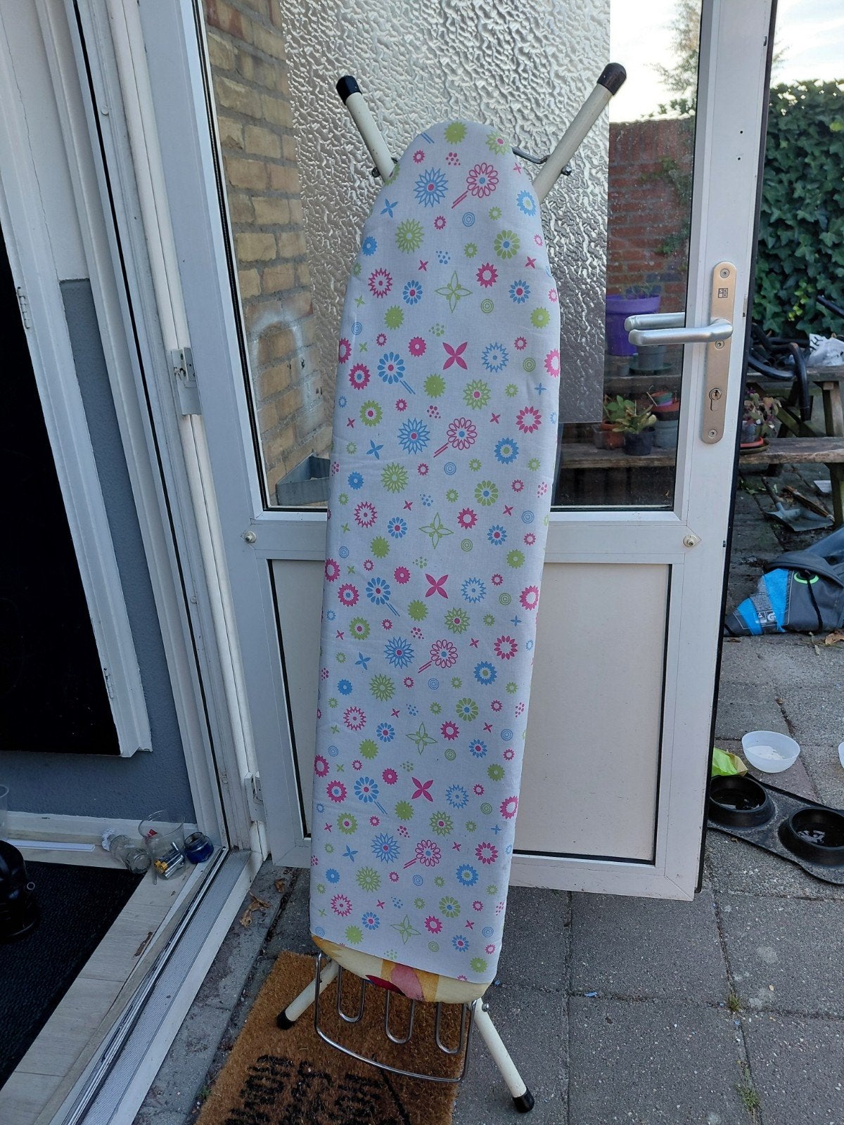 Gratis strijkplank met vrolijke hoes, Ophalen, Gebruikt