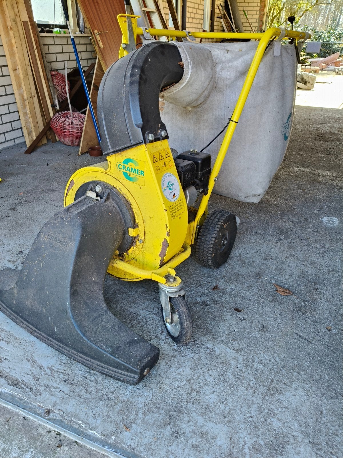 Robuuste Cramer LS 5000 bladzuiger, Ophalen