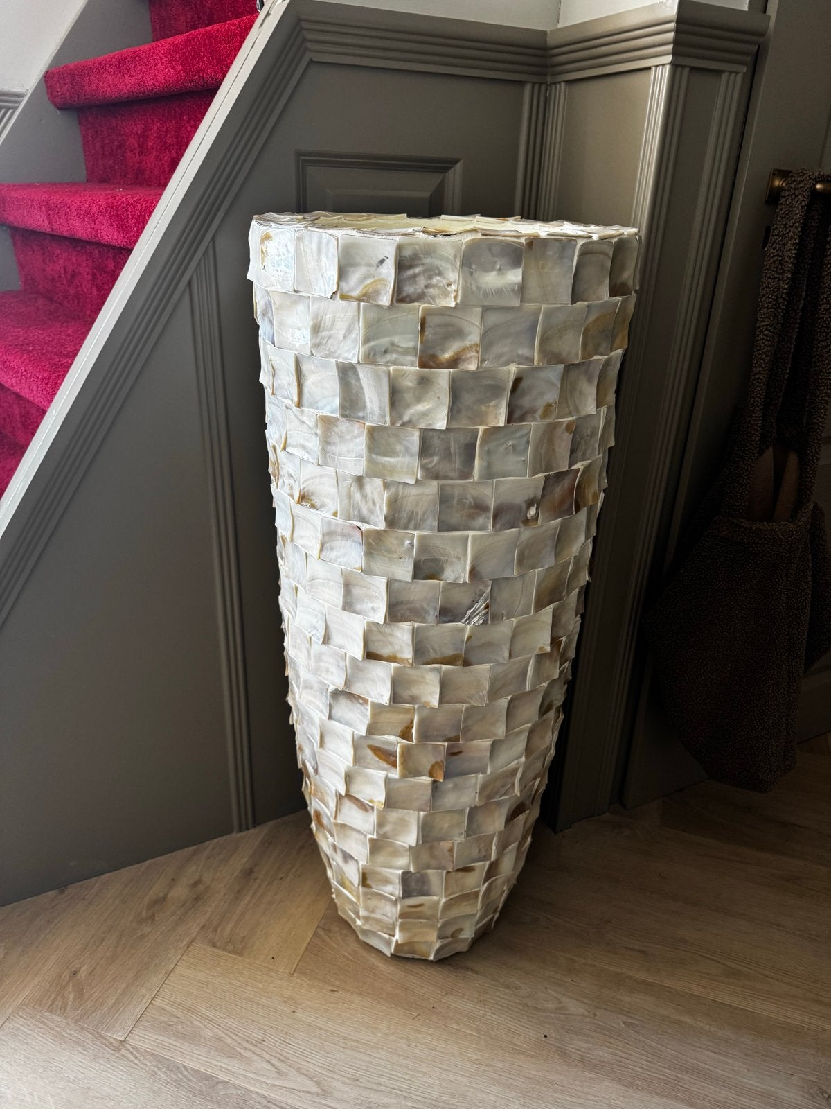 Grote Schelpenvaas 92 cm hoog, 38 cm doorsnede, Huis en Inrichting, Woonaccessoires | Vazen, Ophalen, Meerkleurig, Natuurlijk materiaal