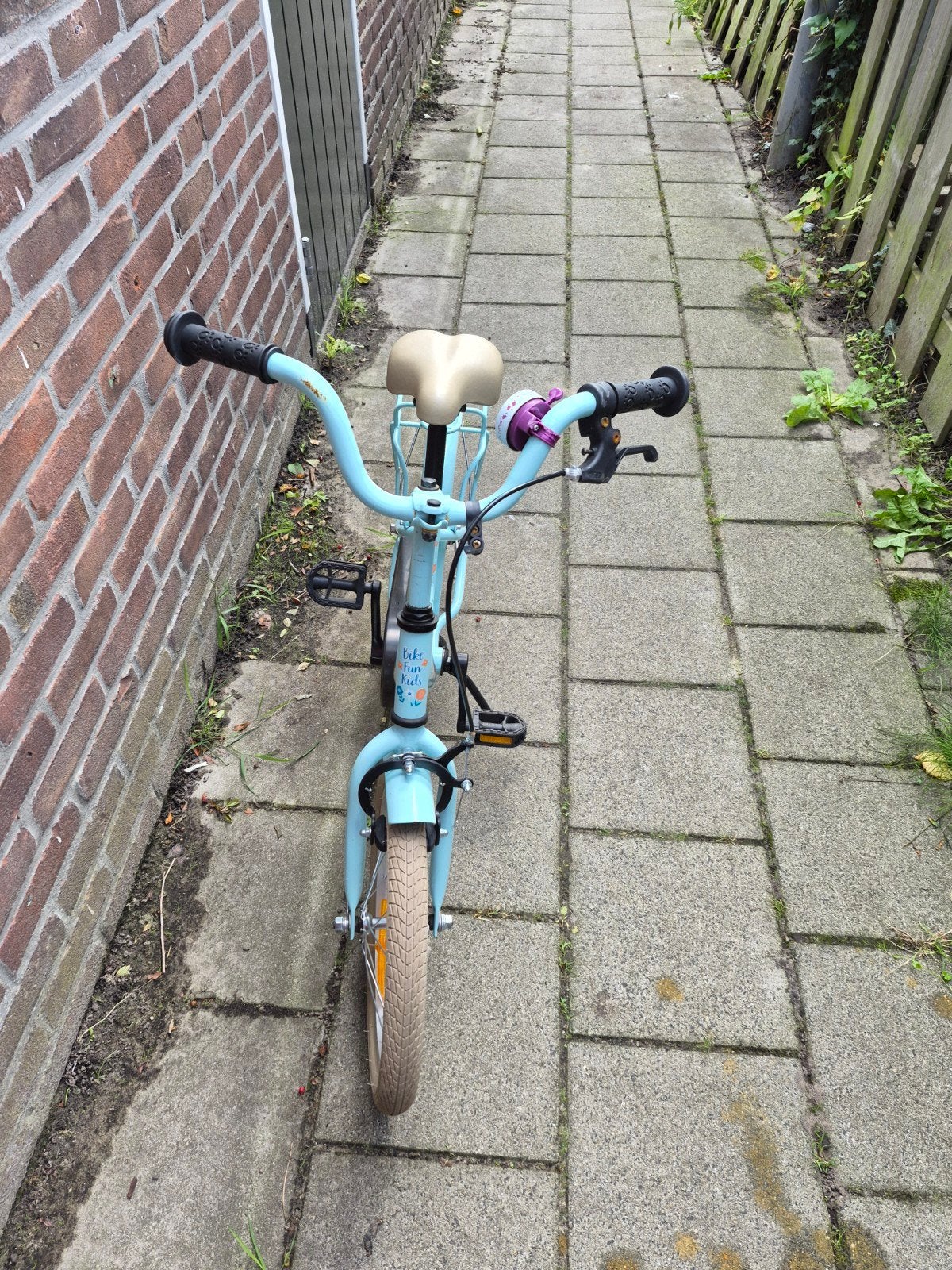 Kinderfiets lichtblauw met lichte beschadigingen, Fietsen en Brommers, Ophalen, 16 tot 20 inch, Gebruikt, Onbekend