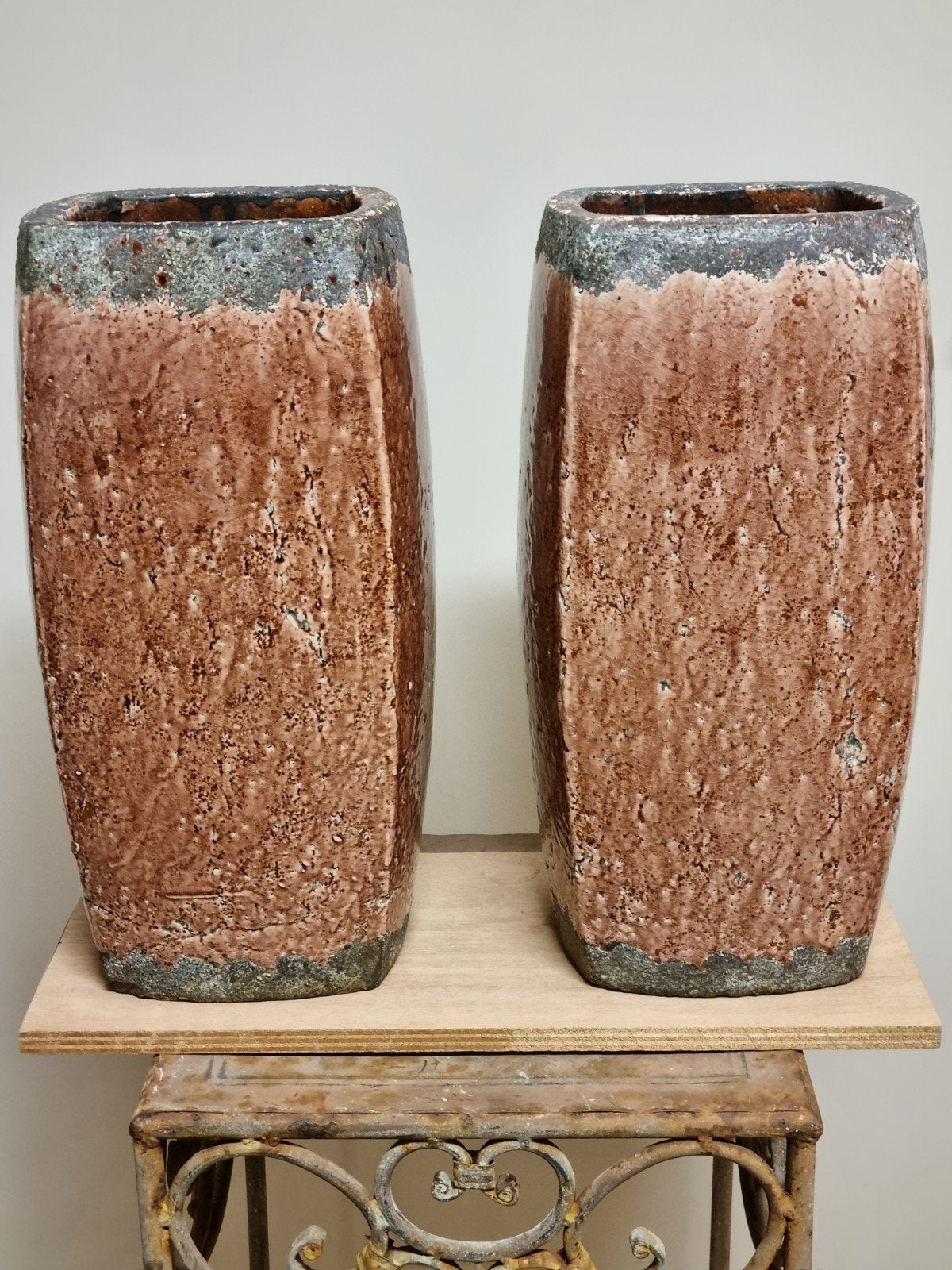 2 hoge vazen Terracotta, Gebruikt, Vierkant, Ophalen of Verzenden, Minder dan 40 cm