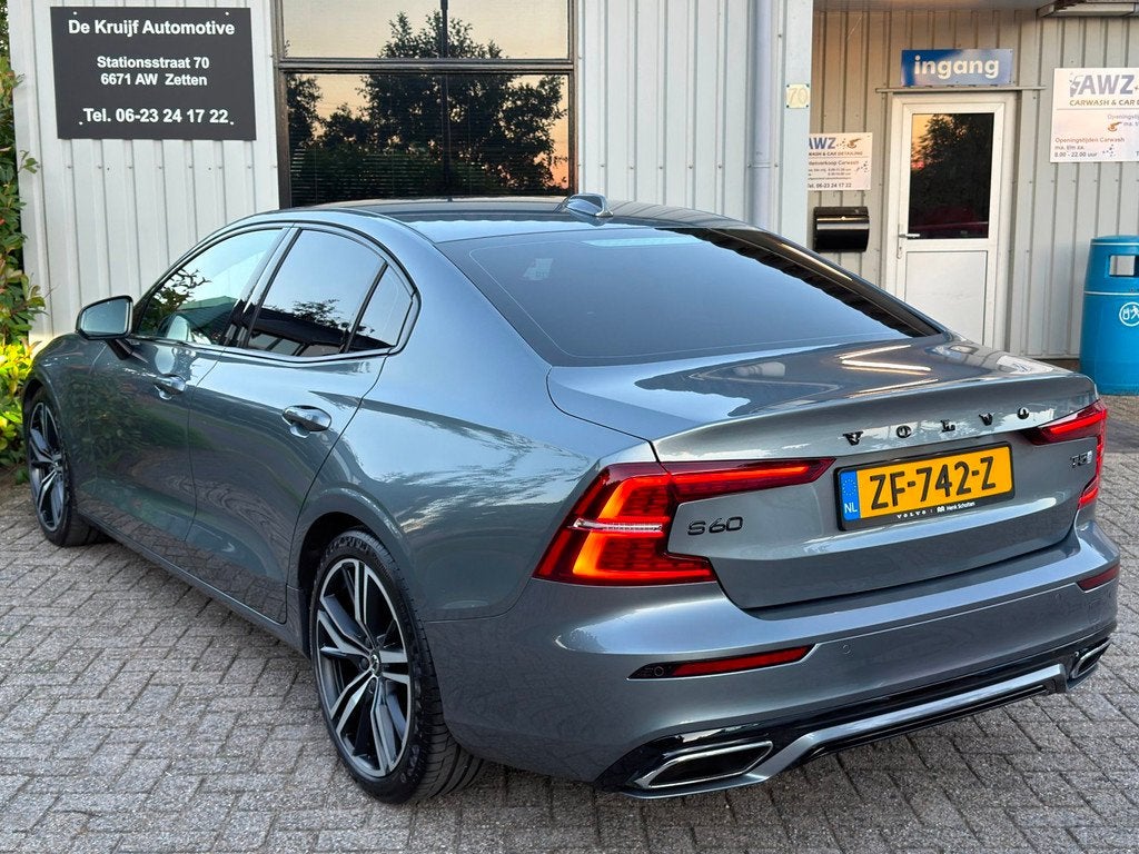 Volvo S60 2.0 T5 Intro Edition|R- DESIGN|H&K|ADAP.CRUISE|CAM, Auto's, Volvo, 15 km/l, 4 cilinders, 1969 cc, Bedrijf