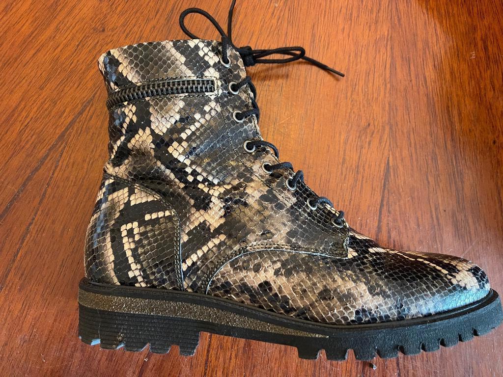 Dames Schoenen Boots Laarzen Piedi Nudi Snake Slang maat 40, Overige kleuren, Lage of Enkellaarzen, Ophalen of Verzenden, Zo goed als nieuw
