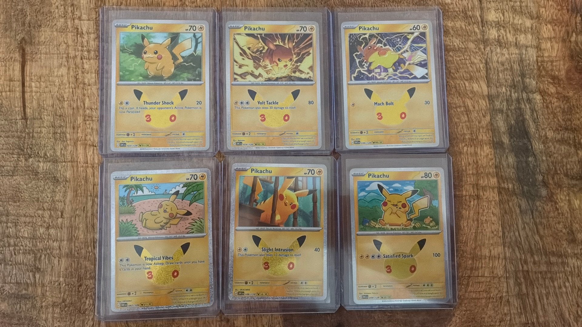 30th Set van 6 Pikachu Pokémon kaarten - Diverse edities, Ophalen, Zo goed als nieuw, Meerdere kaarten