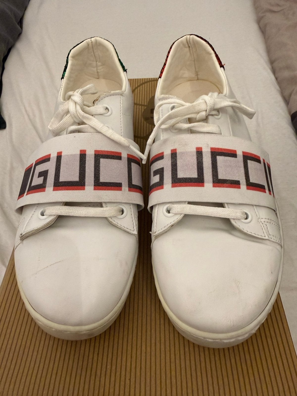 Gucci Ace Sneakers Wit Met Rood/Groene Detail, Wit, Ophalen of Verzenden, Sneakers of Gympen, Zo goed als nieuw