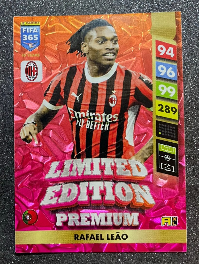 Panini Fifa365 2025 LIMITED EDITION PREMIUM  LEÃO  AC MILAN, Hobby en Vrije tijd, Stickers en Plaatjes, Verzenden, Zo goed als nieuw