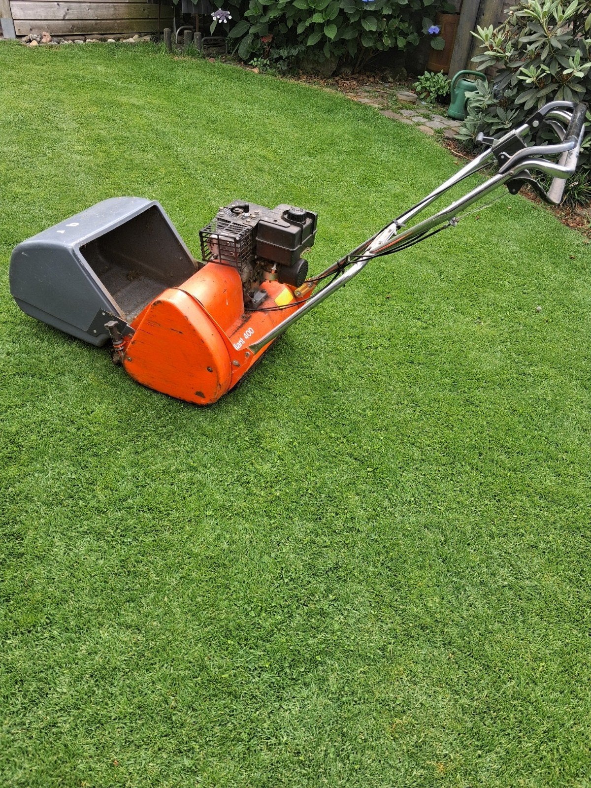 Husqvarna Brilliant 400 Kooimesmaaier - Tecumseh 3.0 HP, Ophalen, Gebruikt, Opvangbak, Benzine-grasmaaier