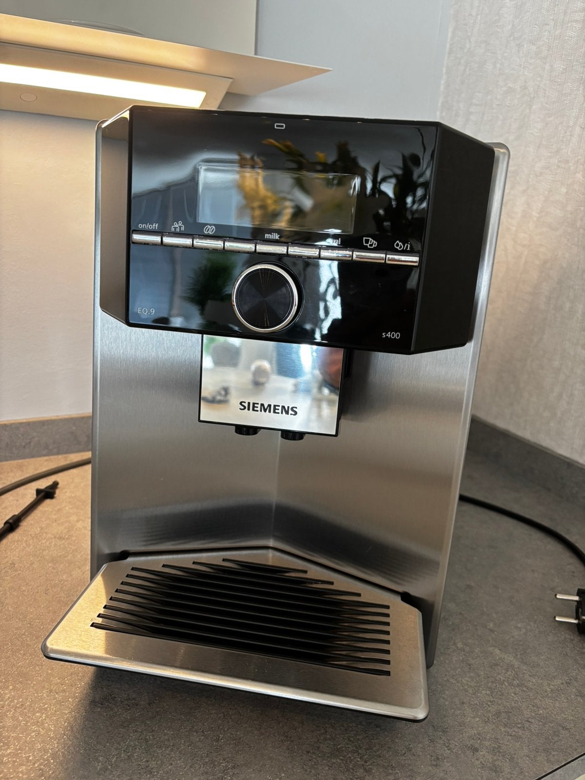 Siemens EQ 9 S400, Witgoed en Apparatuur, Koffiezetapparaten, Ophalen, Afneembaar waterreservoir, Gebruikt, Koffiemachine