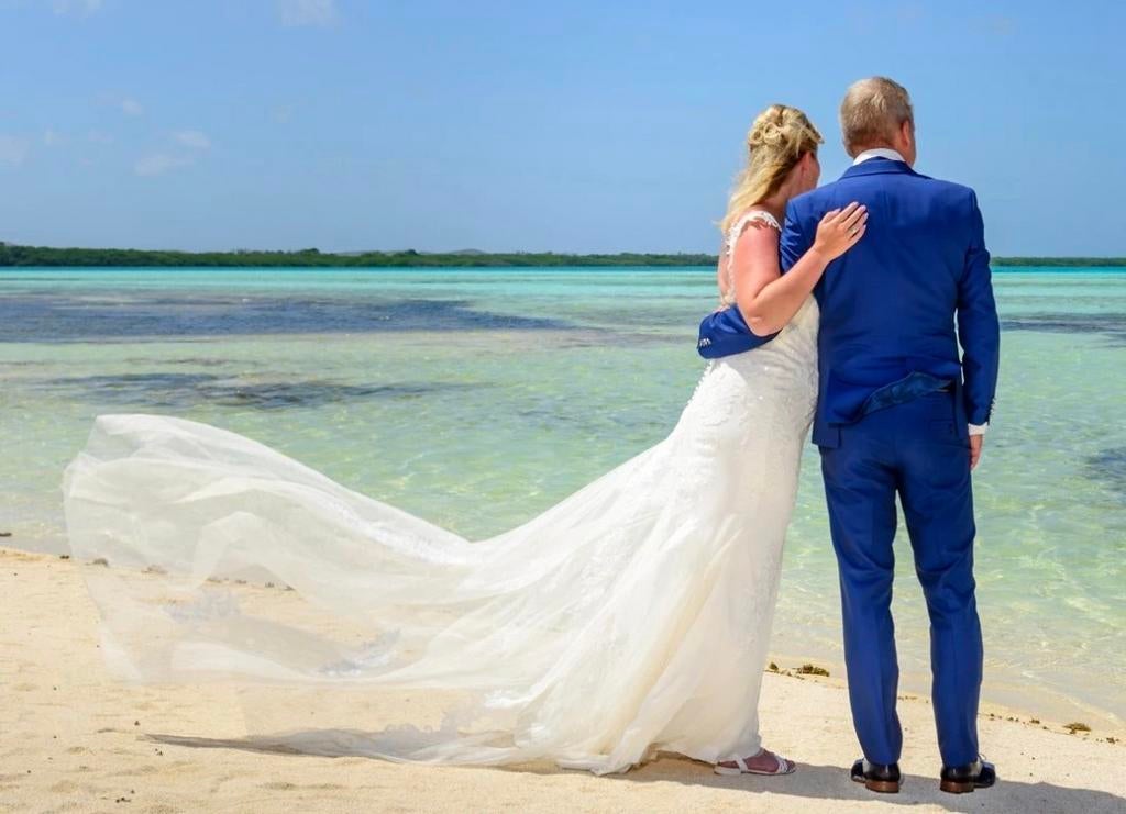 Trouwjurk Honeymoon Shop Rotterdam, mt 40/42 + schoenen, Trouwjurk, Wit, Ophalen of Verzenden, Zo goed als nieuw