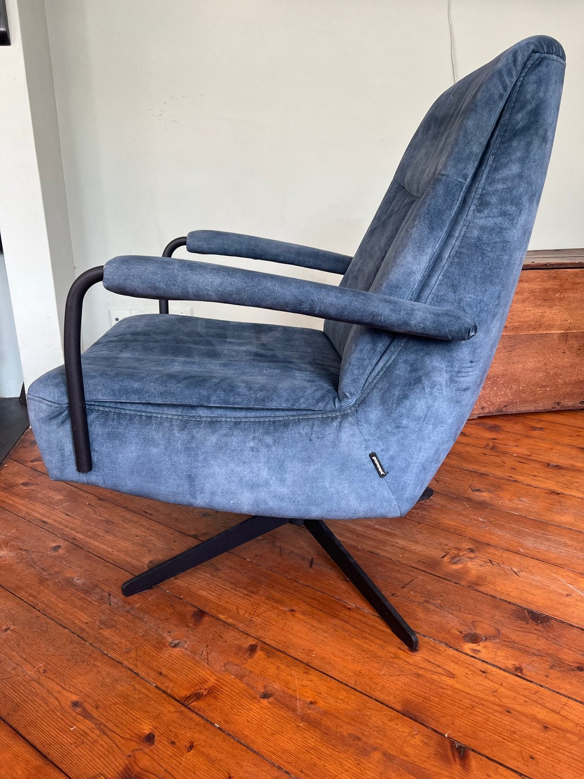 Prominent fauteuil - Blauw stoffen draaistoel, Gebruikt, Minder dan 75 cm, Past in een modern en klassiek interieur, Ophalen of Verzenden