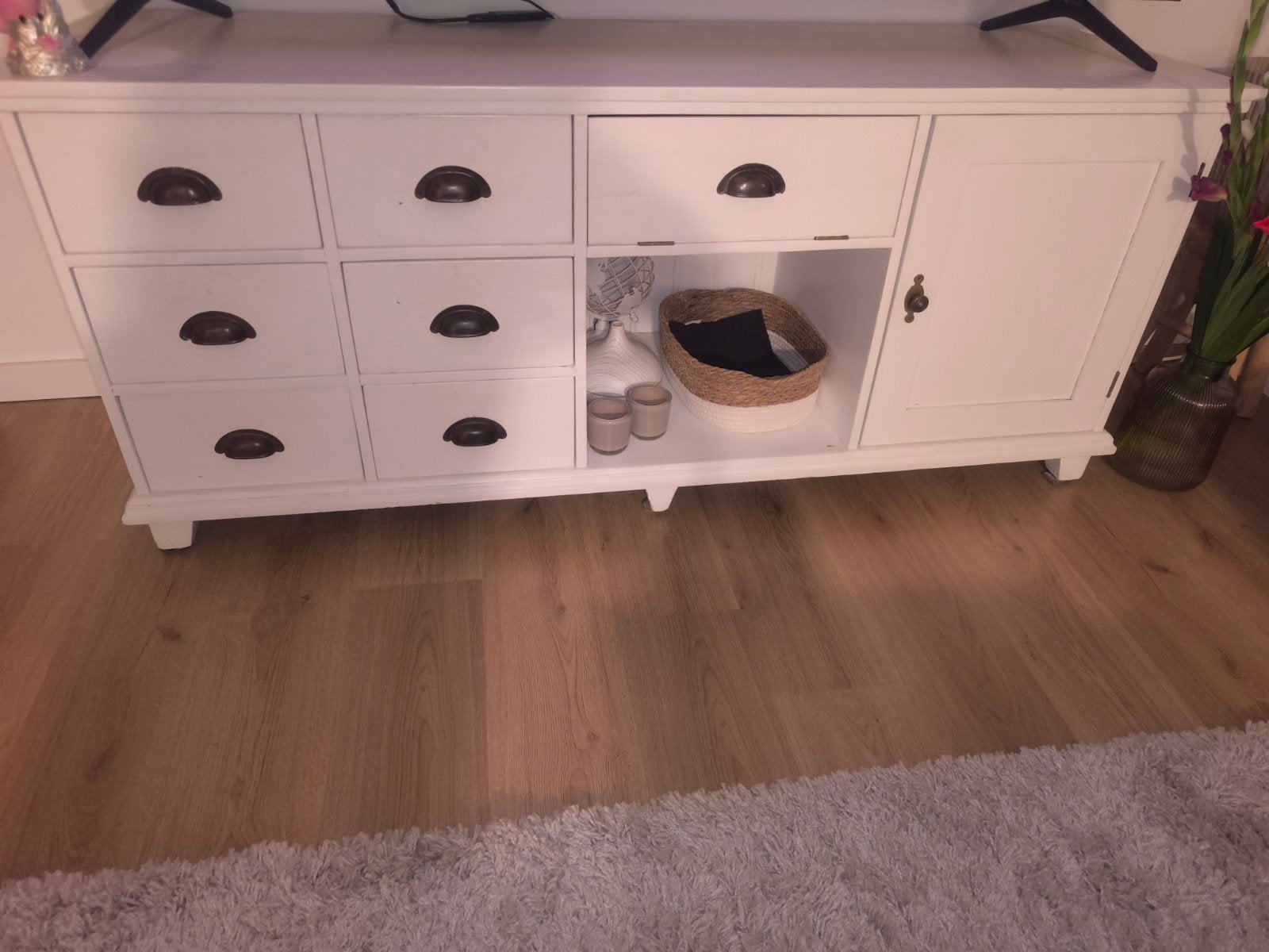 Witte TV Kast met veel opbergruimte en kabelgat, Huis en Inrichting, Kasten | Televisiemeubels, Ophalen, Gebruikt, Landelijk klassiek