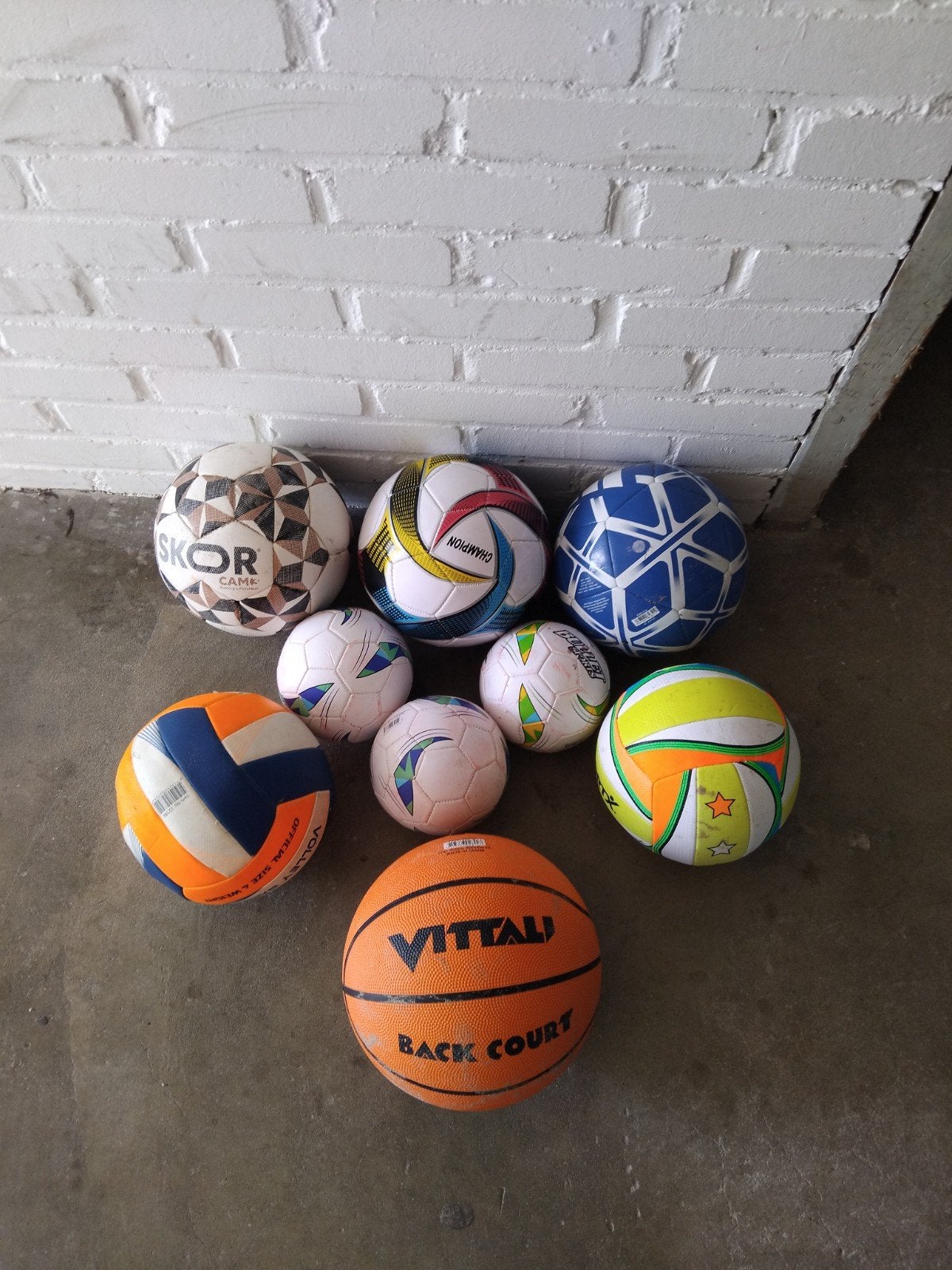 Diverse ballen te koop: voetbal, volleybal, basketbal, Ophalen of Verzenden