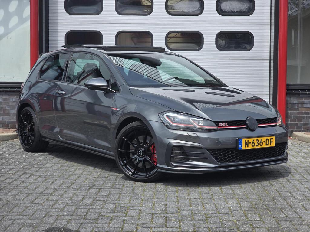 Volkswagen Golf 2.0 TSI GTI Perform. Pano/CarPlay/LED/330PK, Gebruikt, 4 cilinders, 245 pk, Bedrijf