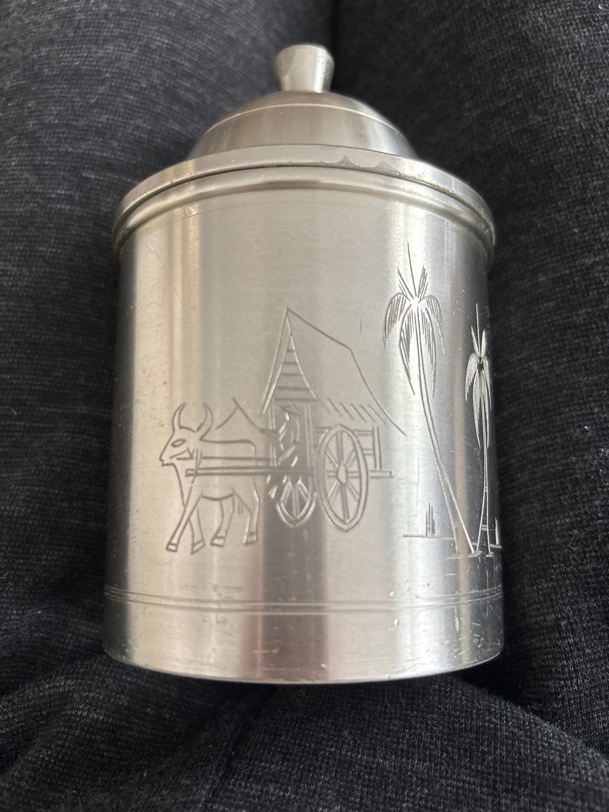 Vintage tinnen potje met Maleisisch tafereel, Ophalen of Verzenden