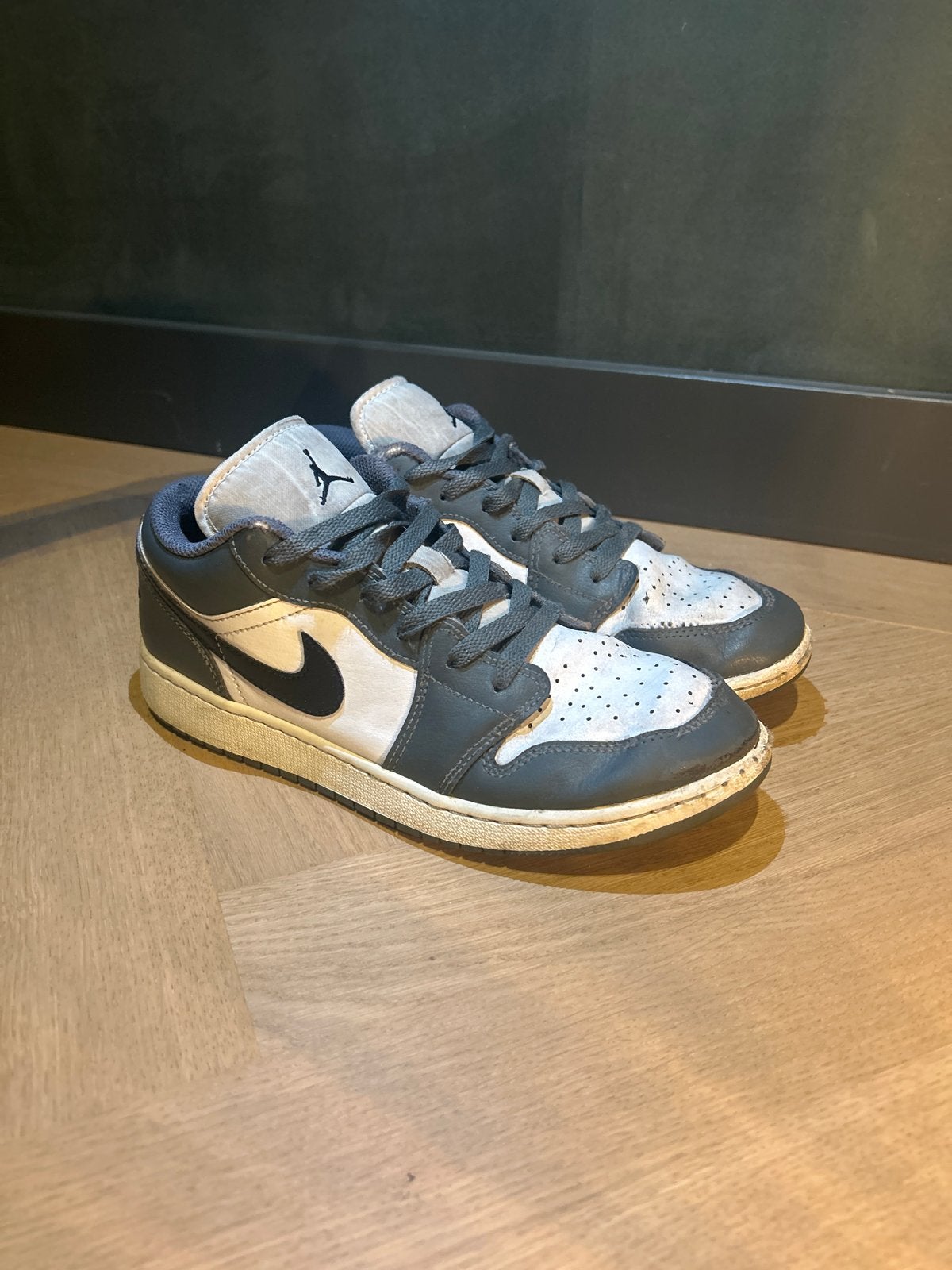 Jordan 1 Low sneakers grijs/wit - Maat 40, Kinderen en Baby's, Kinderkleding | Schoenen en Sokken, Ophalen of Verzenden, Gebruikt