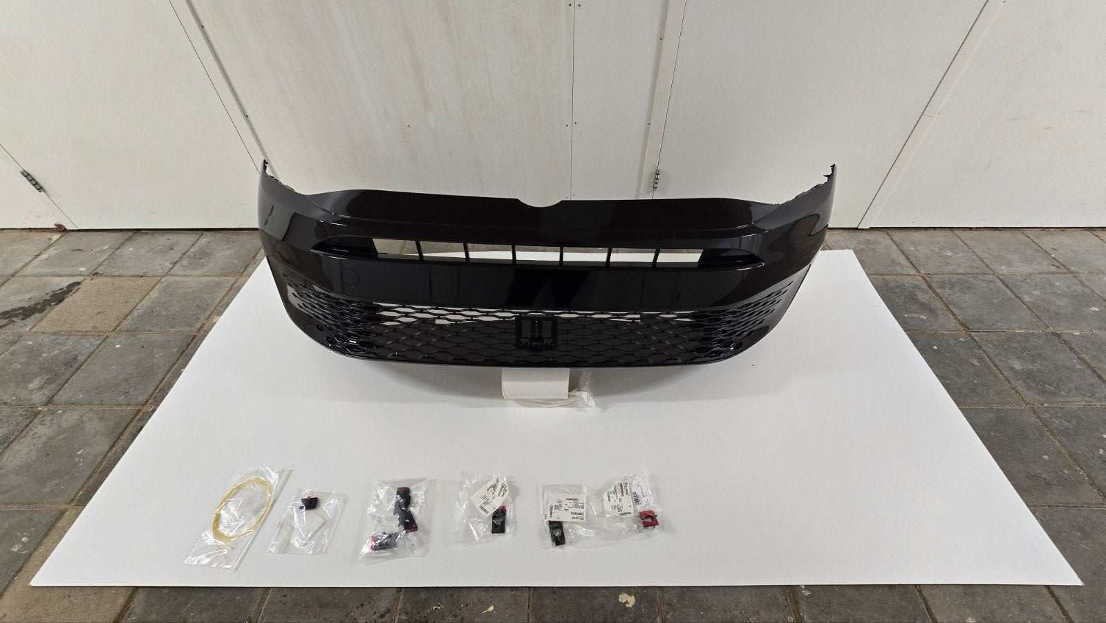 VW Caddy Cargo Maxi 2024 bumper in carrosseriekleur, Ophalen, Nieuw, Bumper, Volkswagen