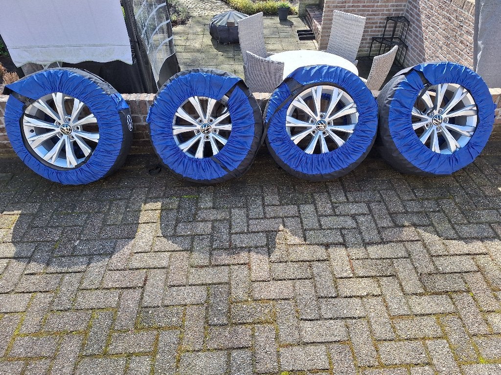 VW Tiguan Aluminium velgen met Winterbanden met 215-65-R17”, Ophalen