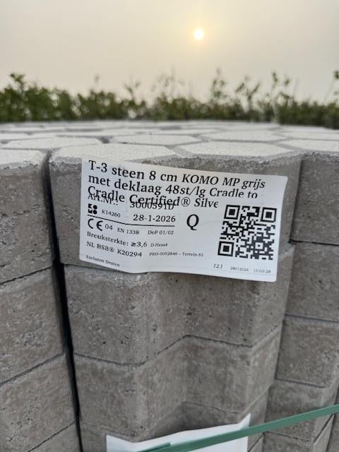 60m2 grijs verbandstenen B-KEUS T-3 klinkers betonklinkers s, Tuin en Terras, Tegels en Klinkers, Excluton BV, Waalbandijk 155 6651 KD Druten