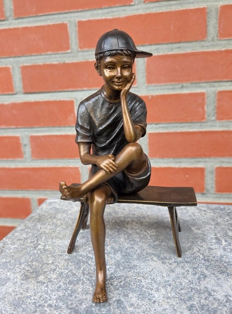JONGEN MET PET / bronzen beeld, Ophalen of Verzenden, Brons, Beeld
