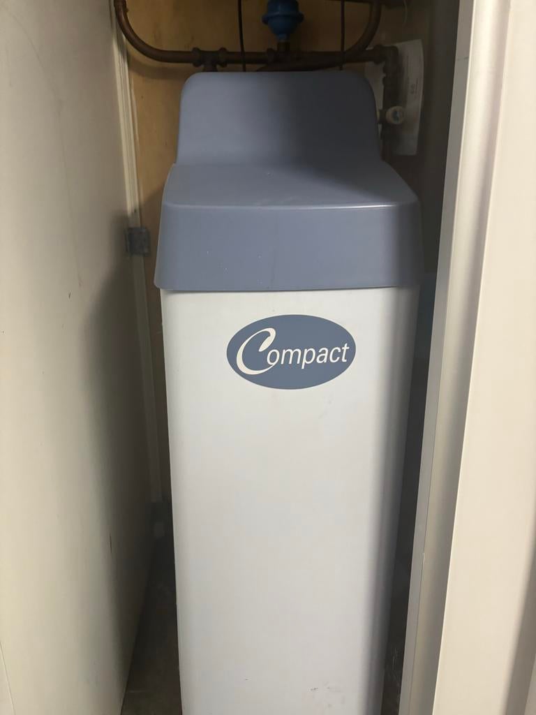 Luberon Compact Waterontharder - Goede Staat, Witgoed en Apparatuur, Waterontharders, Ophalen, Zo goed als nieuw, Waterontharder met zout