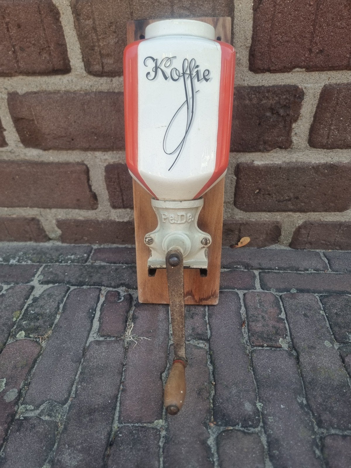 Oude koffiemolen., Ophalen