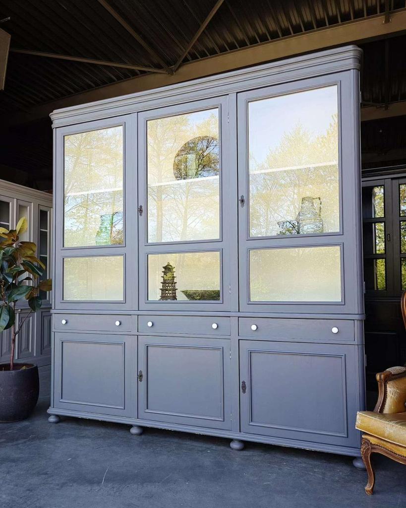 Oude grenen Buffetkast | Hoge grijze winkelkast #4567, Antiek en Kunst, Antiek | Meubels | Kasten, Ophalen of Verzenden