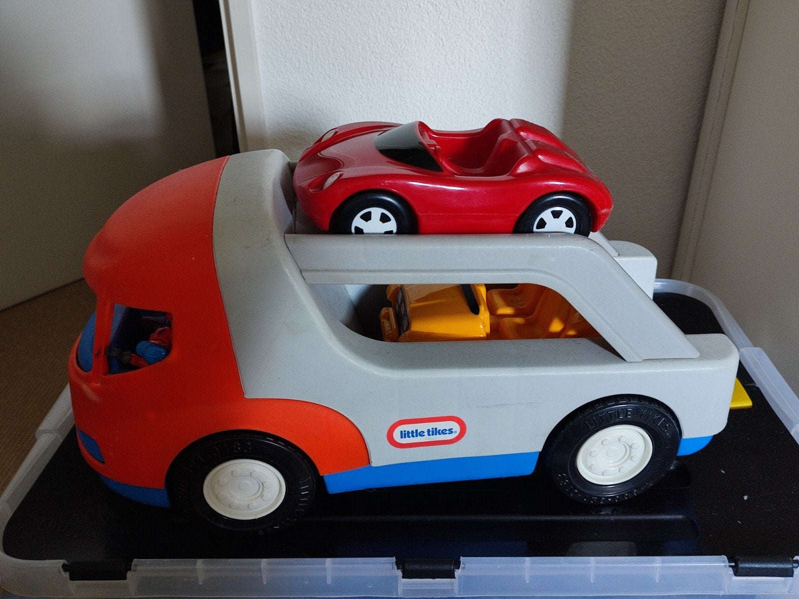 Little Tikes speelgoed oplegger met auto's en chauffeur, Ophalen of Verzenden, Zo goed als nieuw