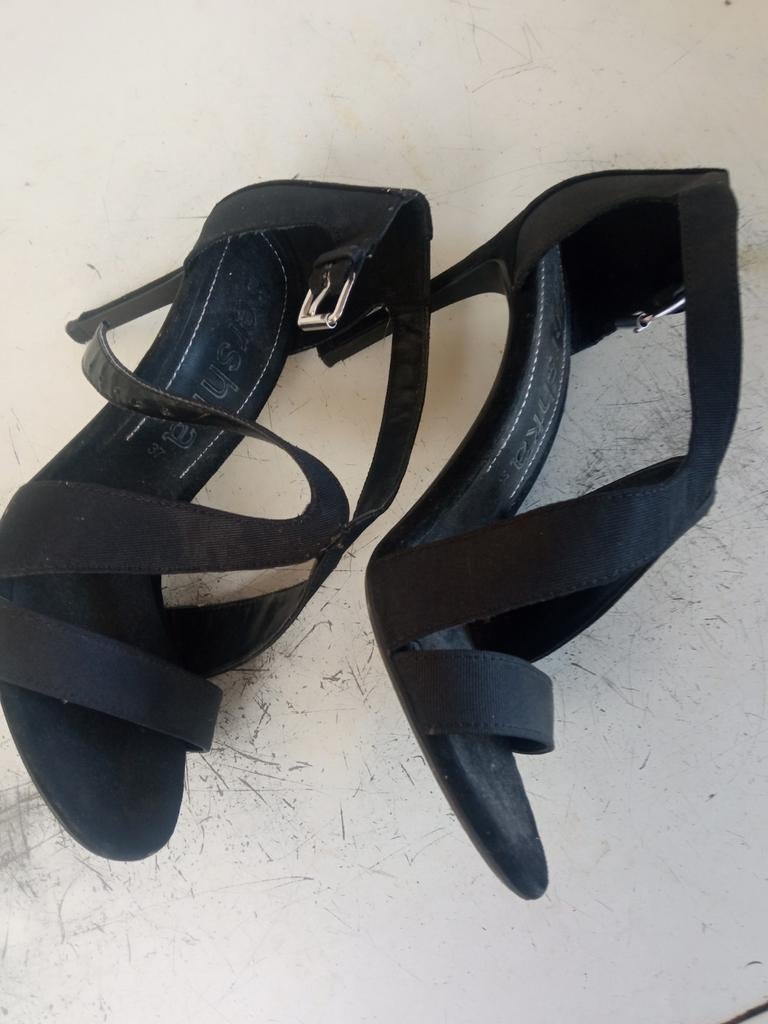 Pumps maat 37 merk Bershka, Kleding | Dames, Schoenen, Ophalen of Verzenden, Gedragen, Zwart