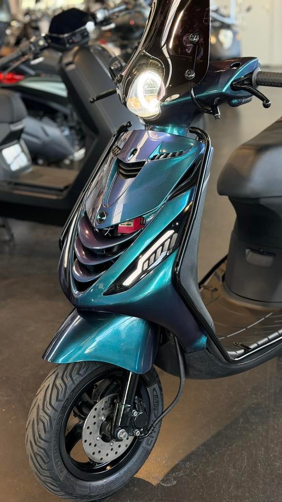 Piaggio zip 80cc Malossi full option 2019, Fietsen en Brommers, Scooters | Piaggio, Ophalen, Zo goed als nieuw, Benzine, Zip
