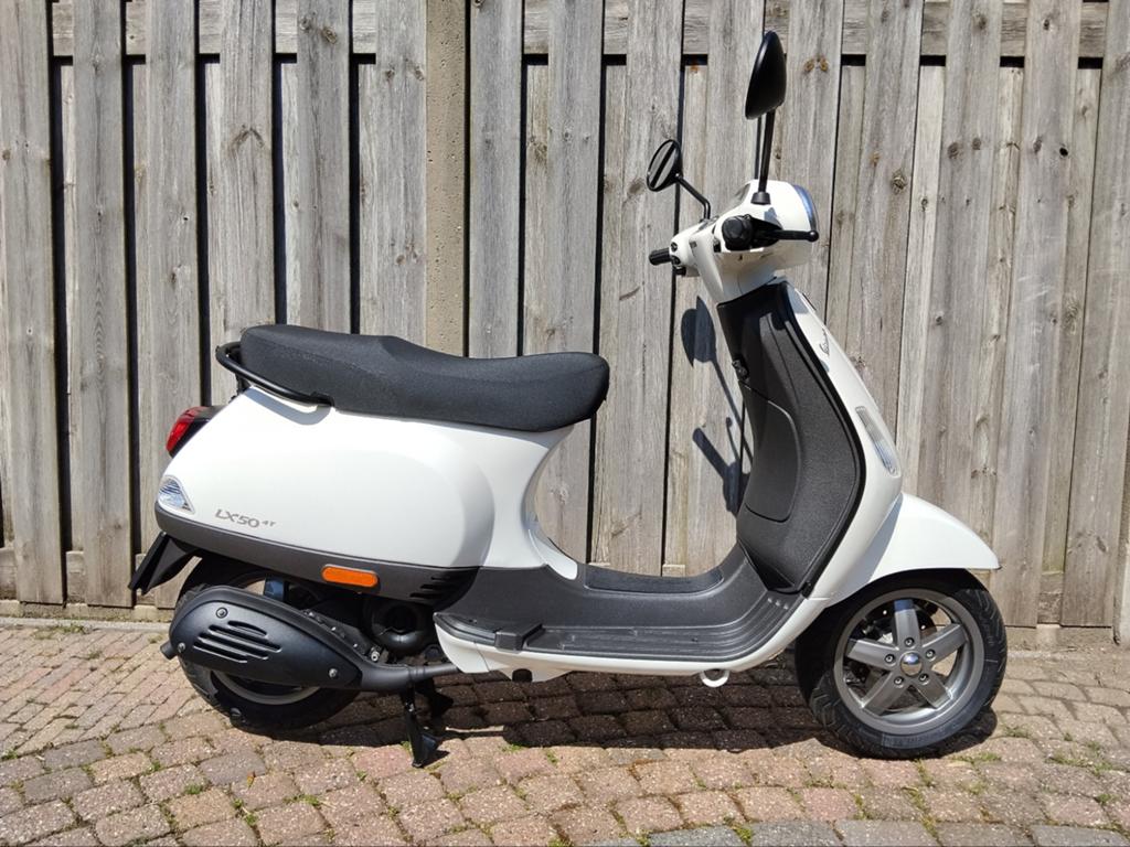 Vespa LX 50 4T 2V - Zo goed als nieuw, 45 km/u, Fietsen en Brommers, Scooters | Vespa, Ophalen, Maximaal 45 km/u, Zo goed als nieuw