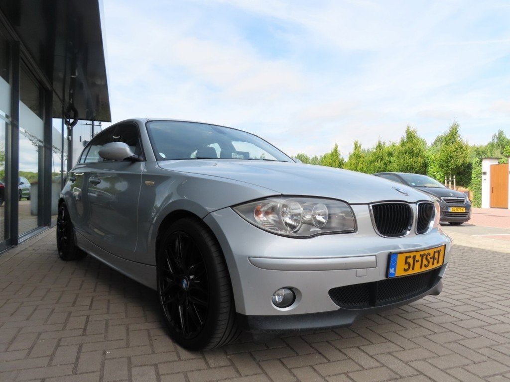 Bmw 1-SERIE 118I High Executive Aut. Ecc 18 Inch Pdc Navi 20, Auto's, Achterwielaandrijving, 4 cilinders, 129 pk, Origineel Nederlands