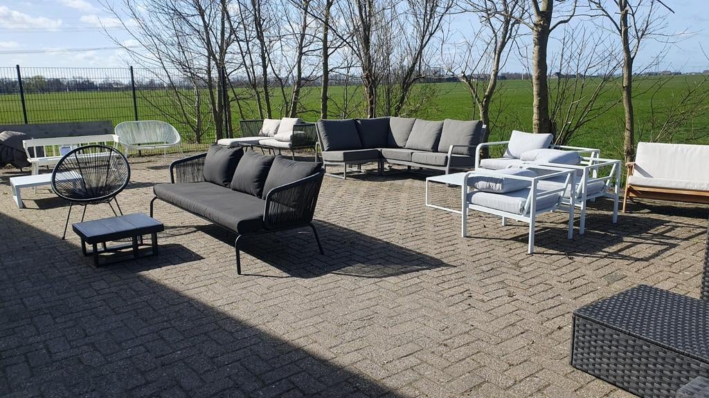 Witte tuinset, loungeset, bank,2x stoel, tafel, kussens zgan, Tuin en Terras, Tuinsets en Loungesets, Ophalen, Zo goed als nieuw