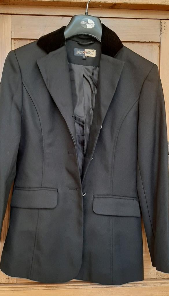 Harry's horse wedstrijdjasje. Mast 152. Diep zwart., Dieren en Toebehoren, Paardrijkleding, Ophalen of Verzenden, Zo goed als nieuw