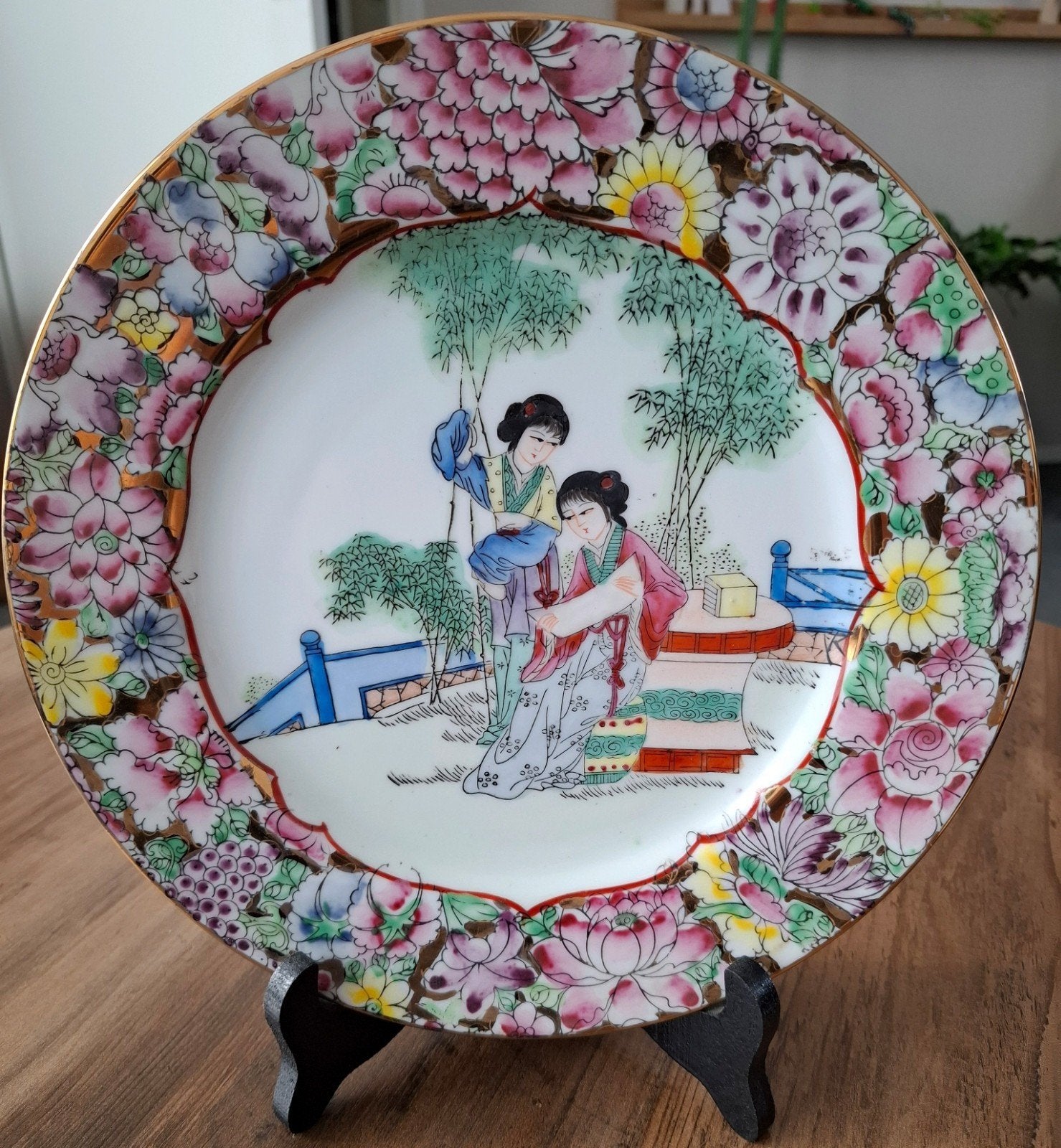 Chinees porseleinen bord met handgeschilderde decorati, Ophalen of Verzenden