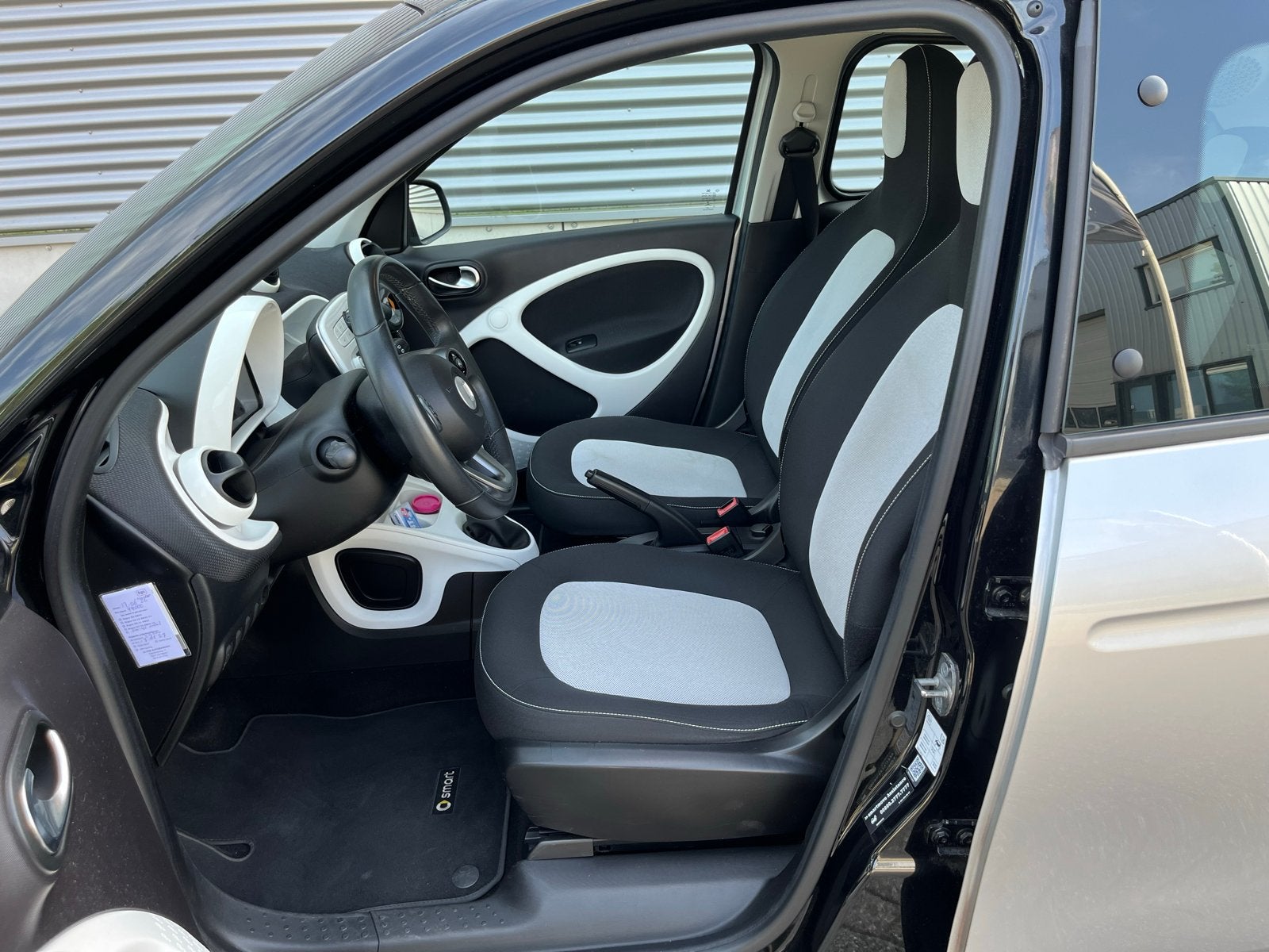 Foto 14 van Smart ForFour 1.0 52KW 2016 Grijs