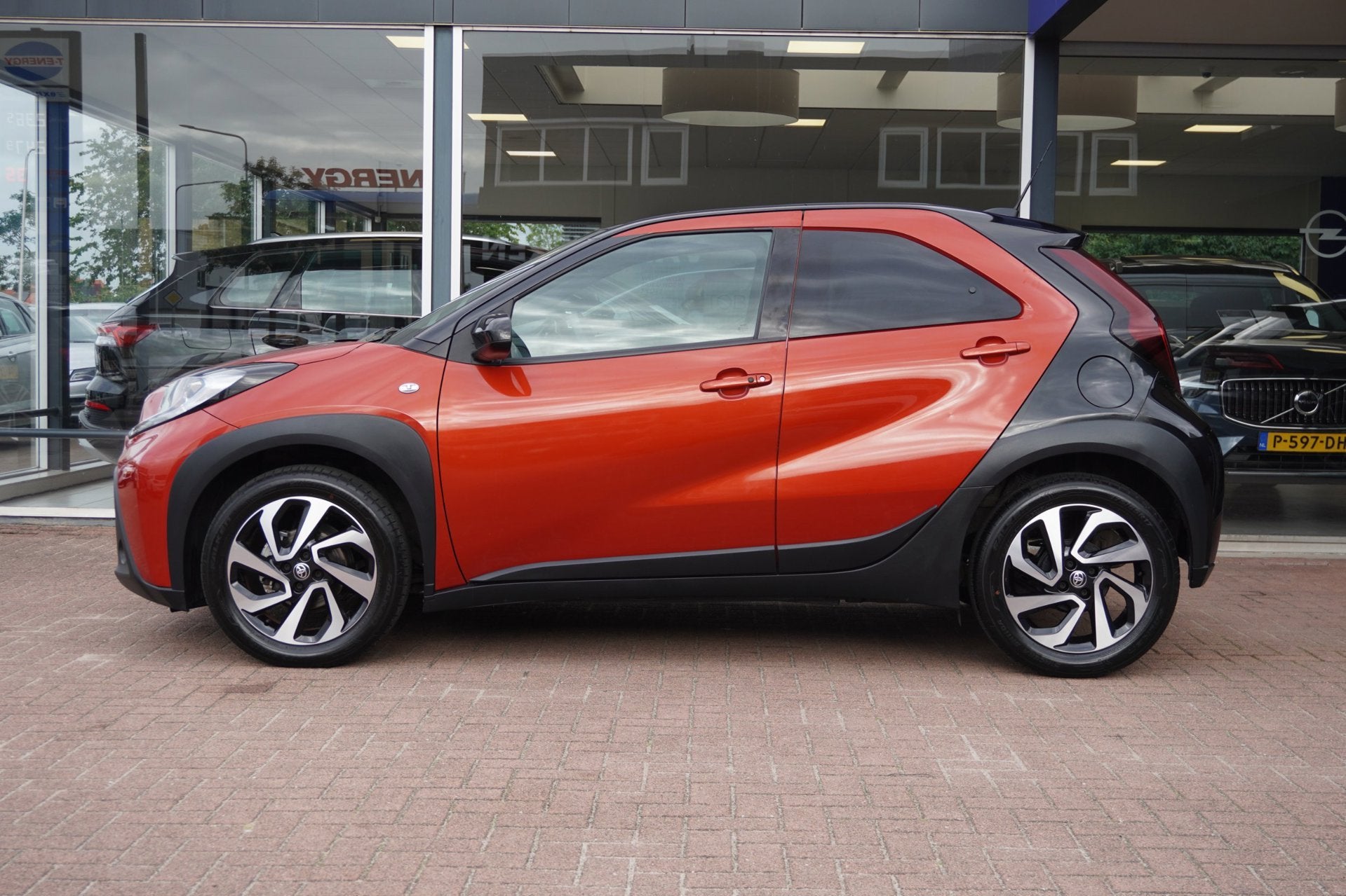 Toyota Aygo X 1.0 VVT-i S-CVT Pulse | Automaat | 6600KM | 20, Dealer onderhouden, Stof, Gebruikt, Euro 6