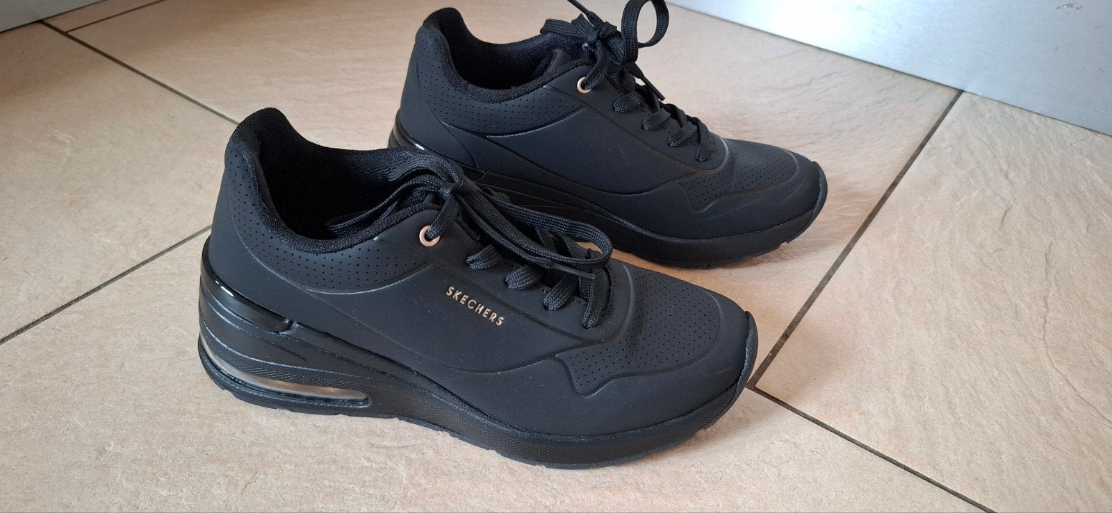 Skechers Air-Cooled Memory Foam sneakers - Maat 40, Kleding | Dames, Skechers, Zwart, Nieuw, Ophalen of Verzenden