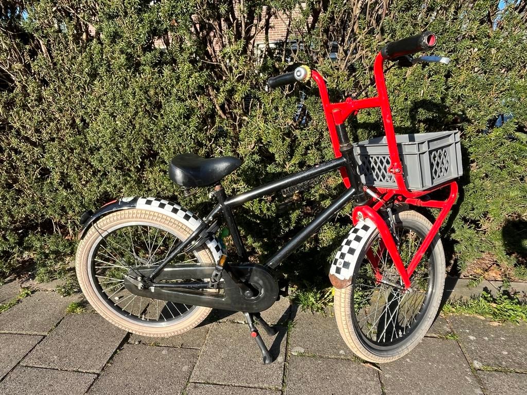 Montego kinderfiets 16 inch met mandje - Zwart/Rood, Ophalen, Gebruikt, 16 tot 20 inch