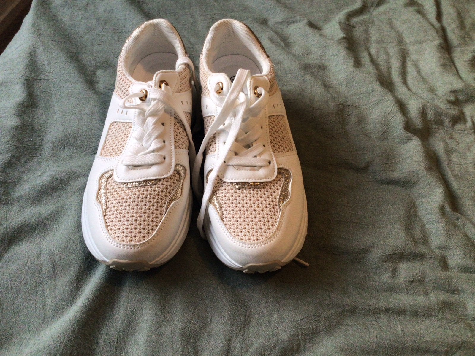 Stijlvolle Witte en Gouden Sneakers - Maat 39, Ophalen of Verzenden, Nieuw, Wit, Sneakers of Gympen