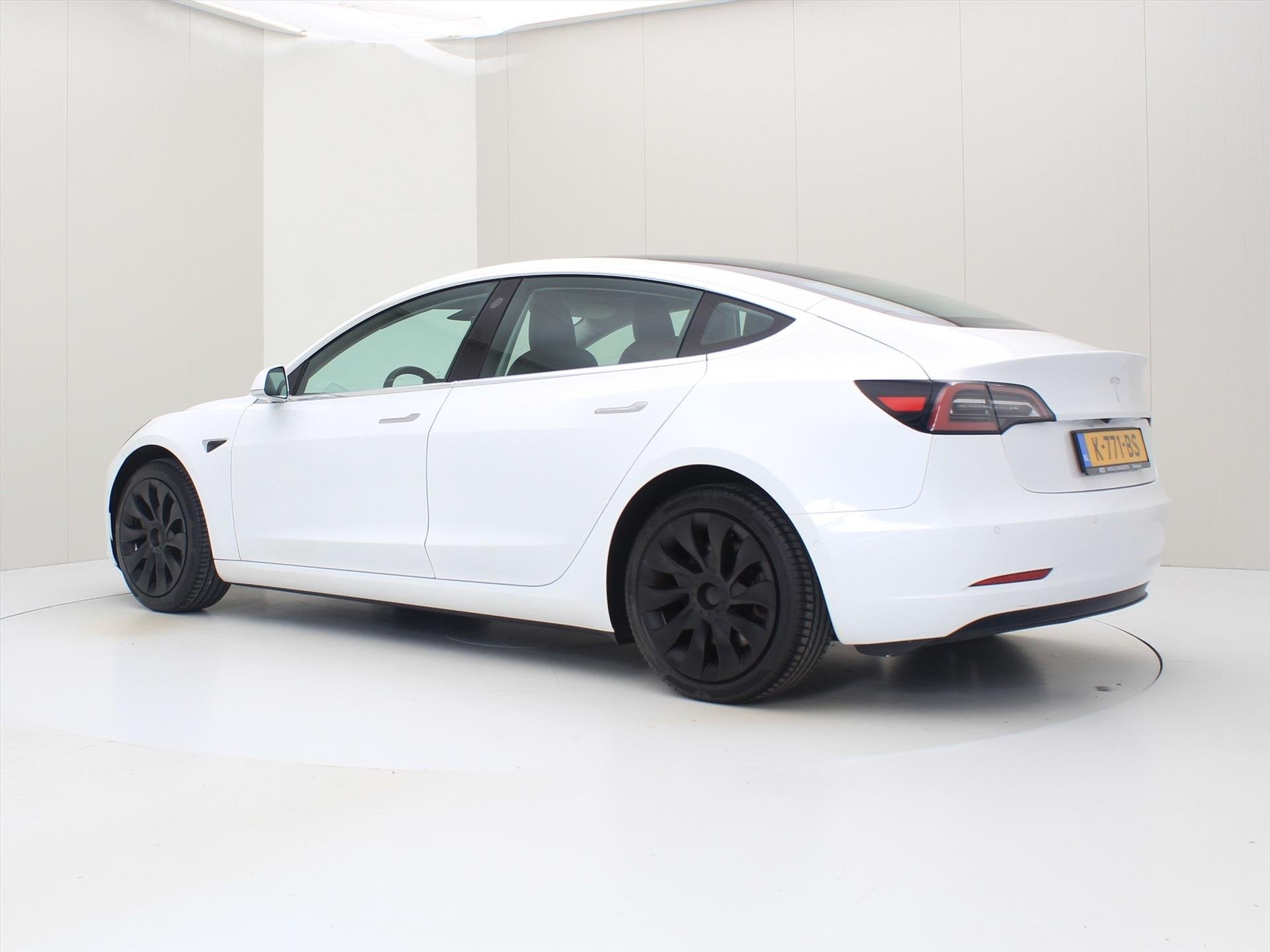 Tesla Model 3 Standard RWD Plus 92% SoH [ LFP-ACCU+AUTOPILOT, Automaat, Achterwielaandrijving, Gebruikt, Zwart