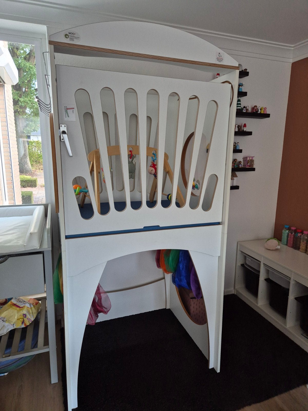 Mooie witte hoge box met gordijnroede en spiegels, Ophalen, Zo goed als nieuw, Rechthoekig